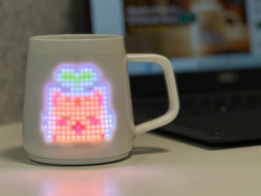 Đặt quà tùy chỉnh cho Ngày của Mẹ Ai-Enhanced Ceramic Mug With Pixel Display Món quà thiết kế hiện đại