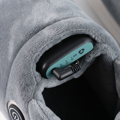 Máy sưởi chân điện USB màu xám 110V với cài đặt nhiệt độ có thể điều chỉnh, cho phép tùy chỉnh độ ấm để mang lại sự thoải mái tối đa trong